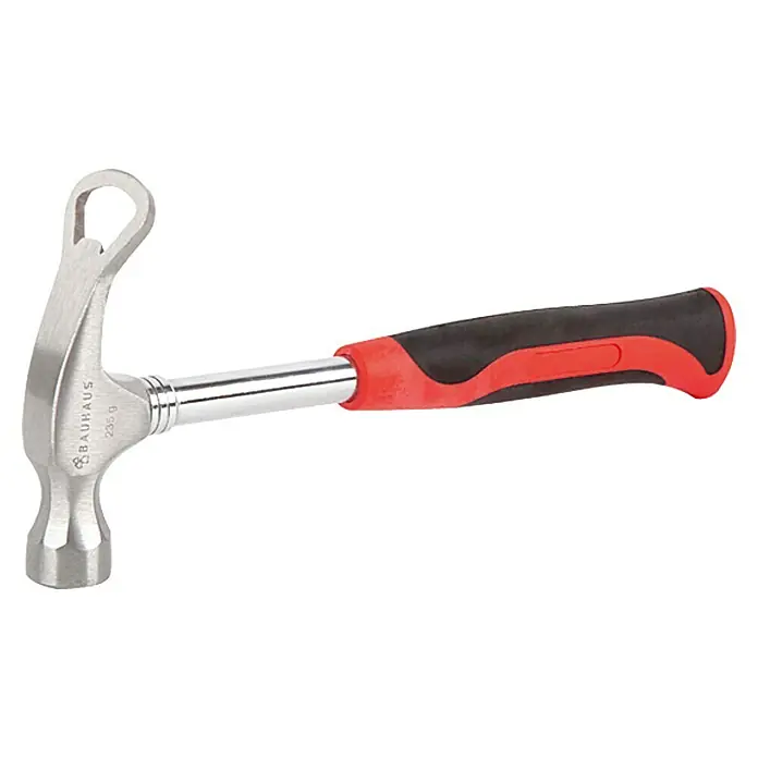 BAUHAUS Feierabendhammer235 g, Ausstattung: Flaschenöffner - Nahaufnahme eines ergonomischen Bauhaus-Hammers mit Stahlkopf und rutschfestem Griff, ideal für präzise Arbeiten.