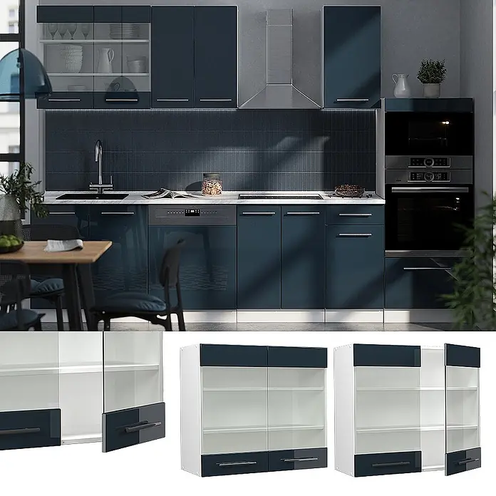 Küchenglasschrank Fame-Line 80 cm Dunkelblau Hochglanz Art.-Nr. 49568 -  - Dunkelblaue Hochglanz-Küchenschränke mit Glas-Oberschränken und integrierten Geräten, präsentiert in einer modernen Küche.
