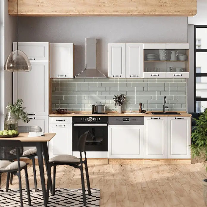 Vicco Küchenzeile R-Line Weiß Landhaus/Goldkraft Eiche, AP Eiche - Breite: 300 cm, Weiß Landhaus, Ohne Elektrogeräte - Moderne Küche mit weißen Schränken im Shaker-Stil, Holzarbeitsplatten und hellgrünem Fliesenspiegel. Mit integrierten Geräten.