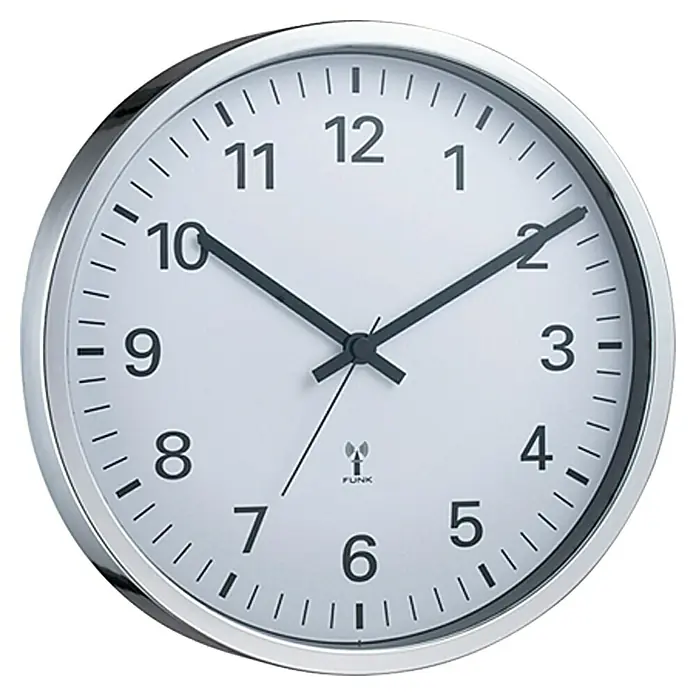 Funkwanduhr - Silber, Durchmesser: 30 cm - Silberne Wanduhr mit weißem Zifferblatt und schwarzen Ziffern. Das schlichte Design macht diese Uhr zu einem funktionalen und eleganten Accessoire.