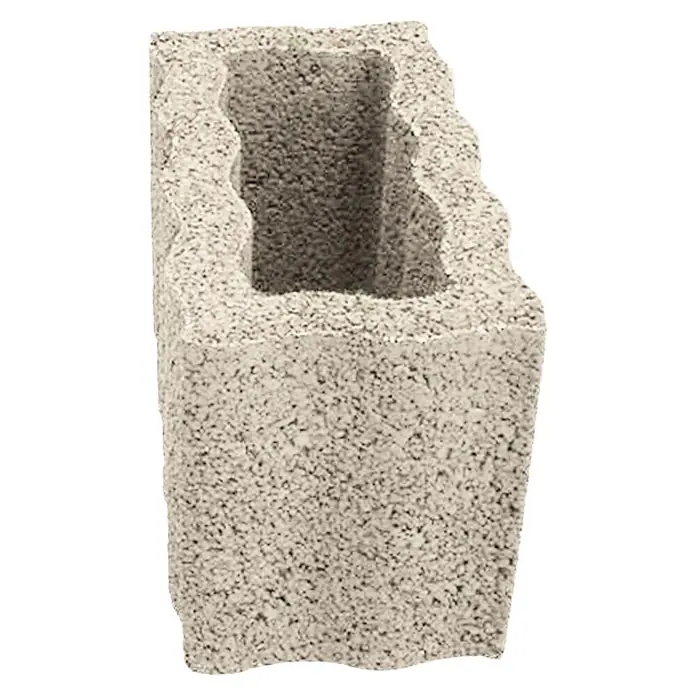 Christoph Pflanzstein Rasterstein - Weiß, 40 x 20 x 25 cm, Beton - Nahaufnahme eines grauen Betonhohlblocksteins mit dekorativen Wellenmustern, der sich ideal für den Bau von Stützmauern und dekorativen Mauern eignet.