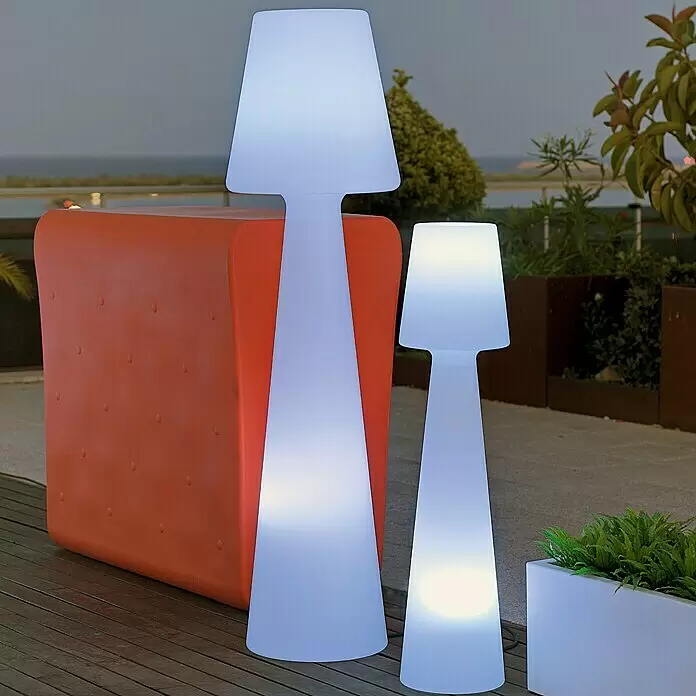 New Garden Design-Außenleuchte Lola 110 - Höhe: 110 cm, Leistung: 16 W, Tageslichtweiß - Stimmungsaufnahme