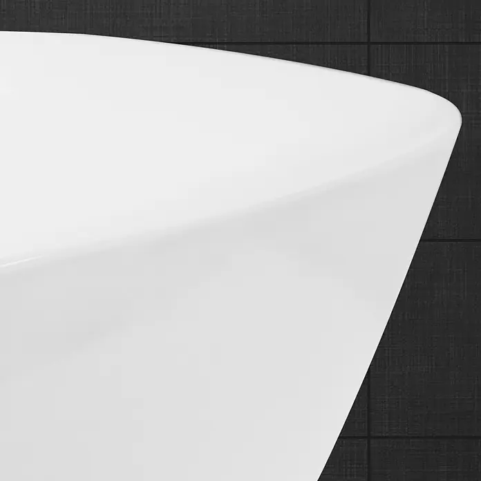 LuxeBath Waschbecken Oval 605x380x140 mm Weiß mit Ablaufgarnitur -  - Elegante weiße moderne Badewanne mit geschwungenem Design vor einer dunklen, texturierten Fliesenwand.