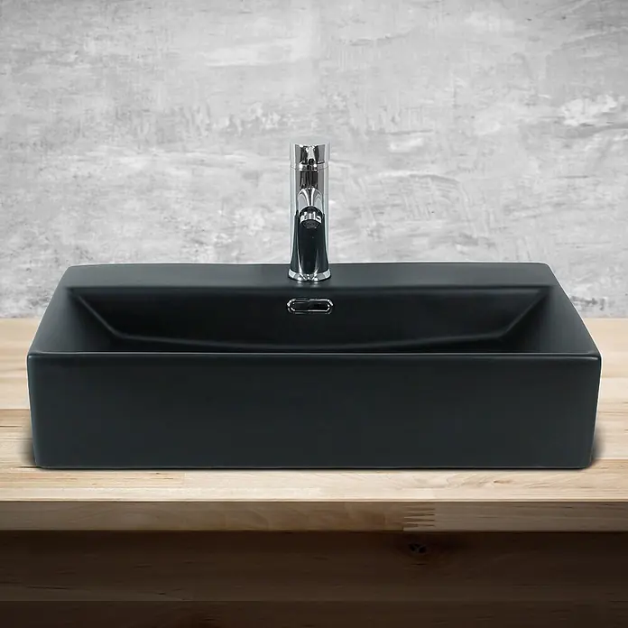 ML-Design Waschbecken Keramik Schwarz Matt 605x365x130mm mit Ablaufgarnitur -  - Rechteckiges, matt-schwarzes Aufsatzwaschbecken mit Chromarmatur auf Holzplatte.