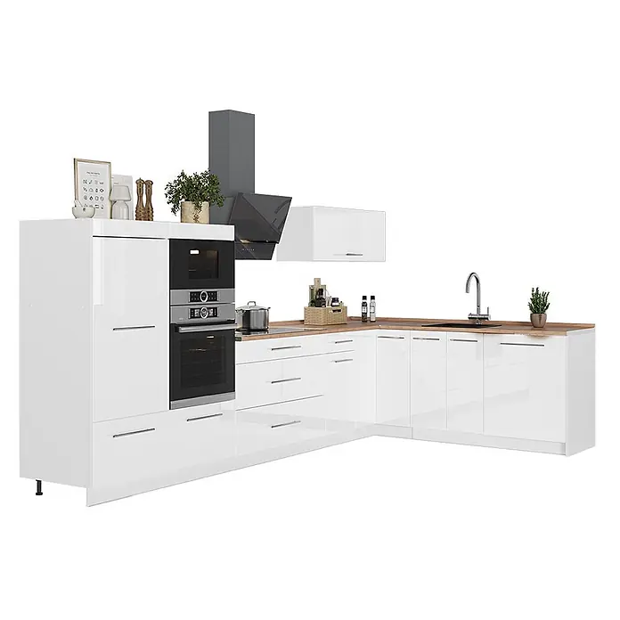 Eckküche Fame-Line 347 cm Weiß Hochglanz Art.-Nr. 63646 -  - Moderne L-förmige Küche in Hochglanzweiß mit heller Holzoptik-Arbeitsplatte, integrierten Geräten und grauer Dunstabzugshaube.