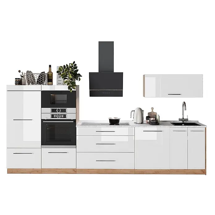 Küchenzeile Fame-Line 340 cm Weiß Hochglanz Art.-Nr. 64519 -  - Moderne Küchenzeile mit glänzenden weißen Schränken, schwarzen Geräten, heller Holzbasis und Marmor-Arbeitsplatte.