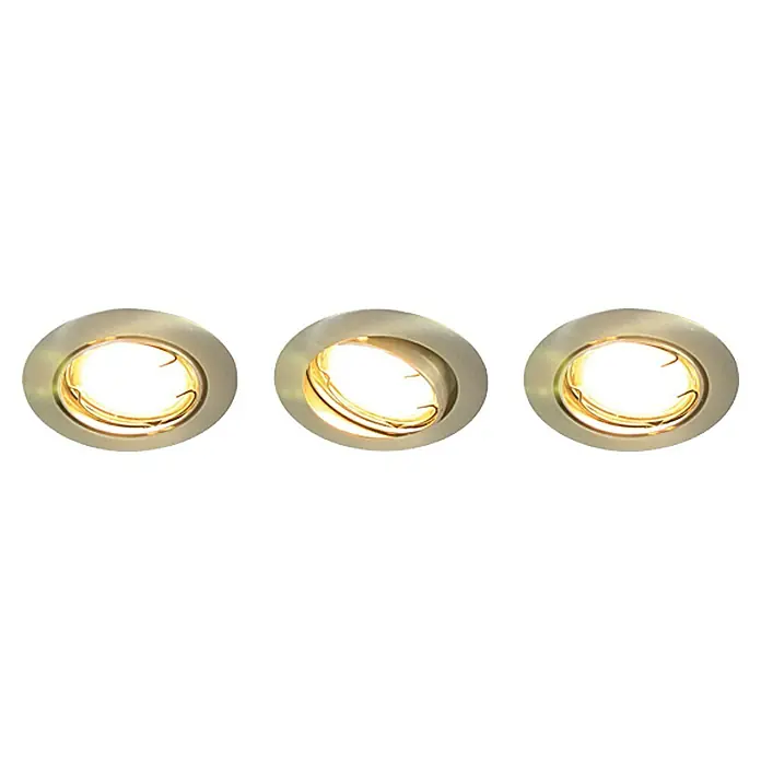 Tween Light LED-Einbauleuchten-Set - 9,6 W, Nickel matt, Warmweiß, IP44 - Nahaufnahme von drei eingebauten Downlights mit warmem Licht und goldenen Rahmen, die eine elegante Beleuchtungslösung darstellen.