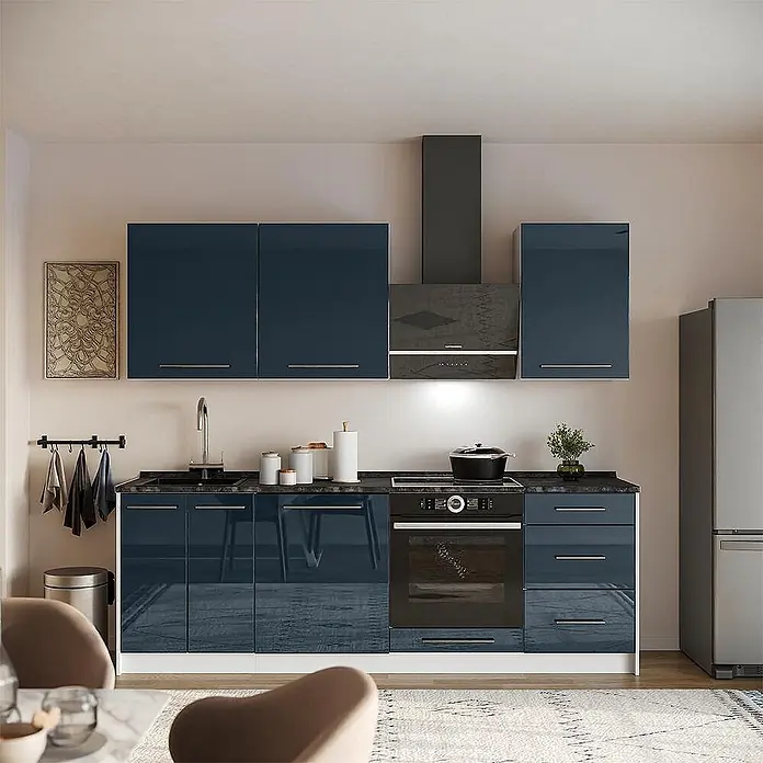 Vicco Küchenzeile Fame-Line, Dunkelblau Hochglanz/Weiß, 230 cm -  - Moderne dunkelblaue Hochglanz-Küchenzeile mit integrierten Geräten in einem funktionalen Küchenraum.