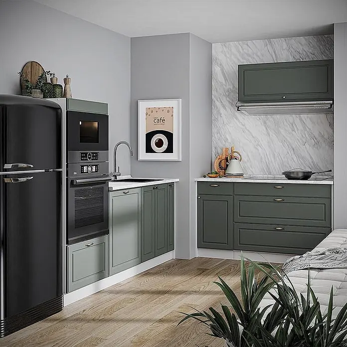 Vicco Küchenzeile - Breite: 340 cm, Grün-Gold Landhaus, Ohne Elektrogeräte - Moderne Küche mit dunkelgrünen Schränken, weißen Arbeitsplatten, integrierten Geräten und Spüle, auf hellem Holzboden.