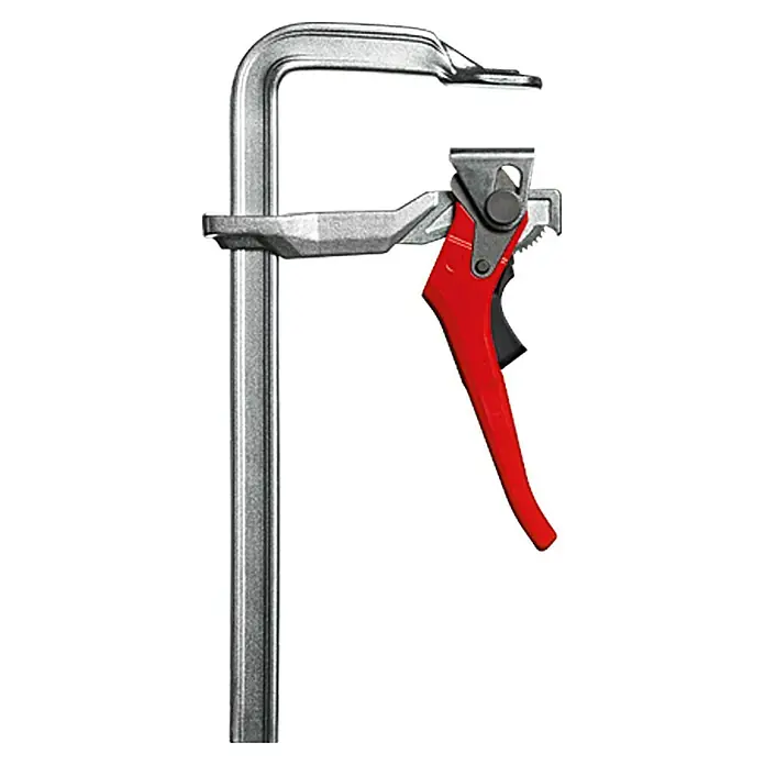 Bessey Hebelzwinge GH20 - Spannweite: 200 mm, Spannkraft: 8.500 N, Ausladung: 100 mm - Eine silberne Einhandzwinge mit einem roten Griff. Perfekt zum schnellen und sicheren Fixieren von Werkstücken.