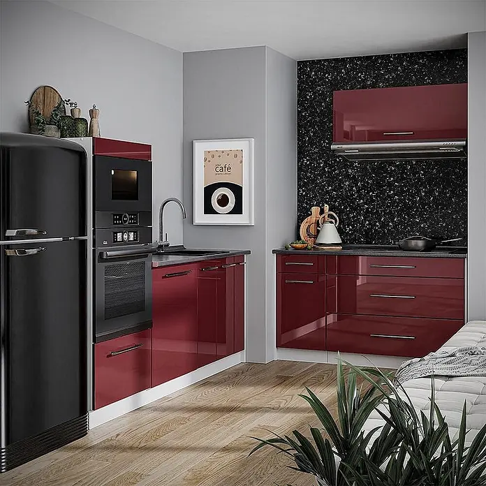 Vicco Küchenzeile - Breite: 340 cm, Bordeaux Hochglanz, Ohne Elektrogeräte - Moderne Küche mit glänzenden roten Fronten und dunklen Arbeitsplatten.