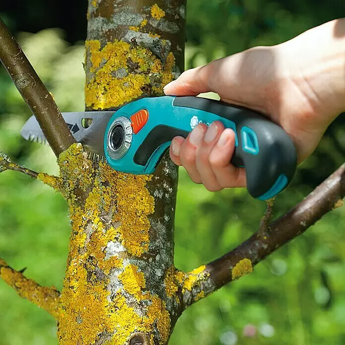 Gardena Garten-Klappsäge 135P - 13,5 cm - Anwendungsbeispiel