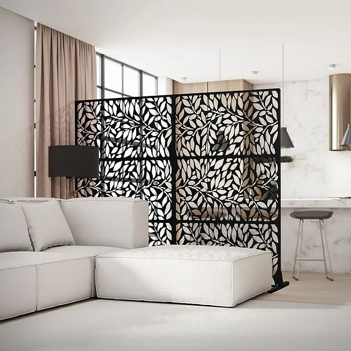 ML-Design Sichtschutzelement Firenze - B x H: 120 x 183 cm, Stahl, Schwarz - Schwarzer Raumteiler aus Metall mit Blattmuster, trennt einen modernen Wohn- und Küchenbereich.