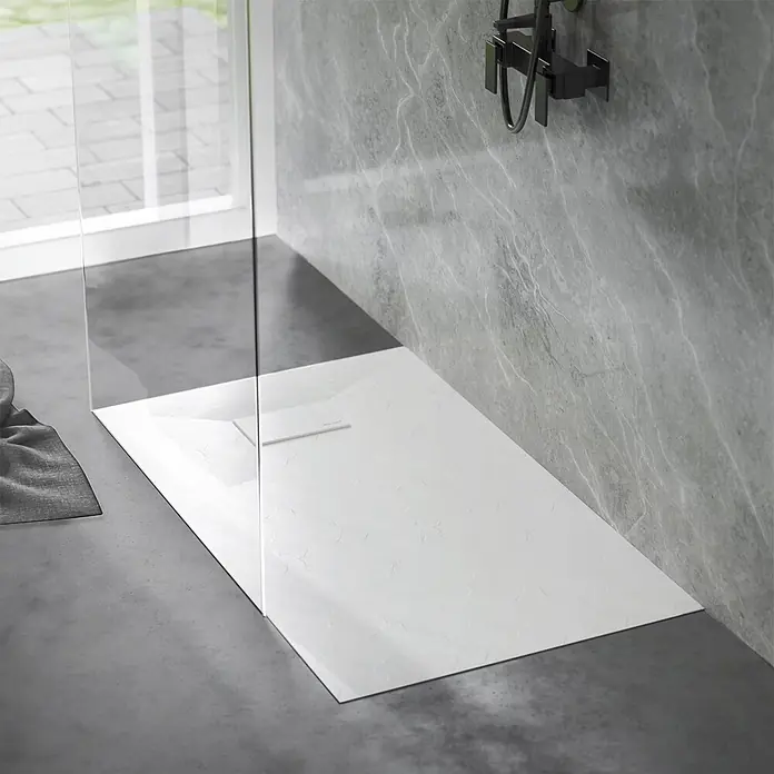 LuxeBath Duschwannen-Set Rechteckige 120x90 cm mit Siphon ,Weiß H:30 mm ,extra flache - L x B: 120 x 90 cm, Verbundwerkstoff, Weiß, Ablaufgarnitur - Weiße rechteckige Duschwanne mit strukturierter Oberfläche und linearem Ablauf, in einem modernen Bad installiert.