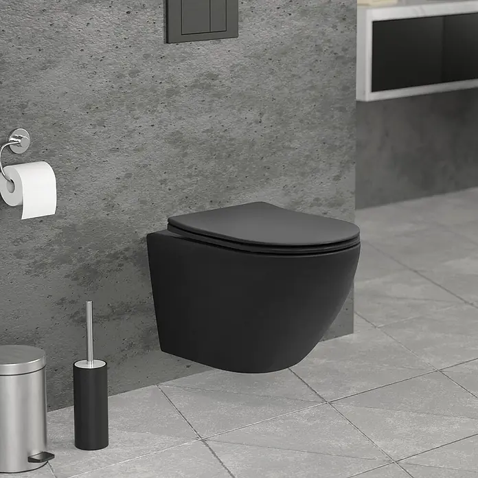 LuxeBath Wand-WC kurz Schwarz matt Duroplast Tiefspüler - Spülrandlos, Spülform: Tief, WC Abgang: Waagerecht, Schwarz - Ein schwarzes, wandhängendes WC mit matter Oberfläche in einem modernen Badezimmer.