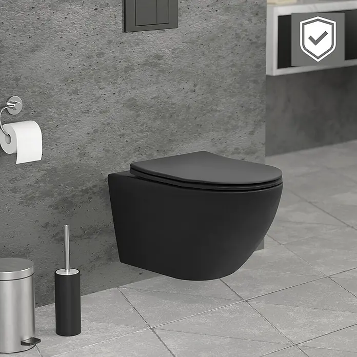 LuxeBath Wand-WC Schwarz matt mit Nano Beschichtung lang Lotus Effekt - Spülrandlos, Mit antibakterieller Glasur, Spülform: Tief, WC Abgang: Waagerecht, Schwarz - Schwarze wandhängende Toilette in einem modernen Badezimmer.