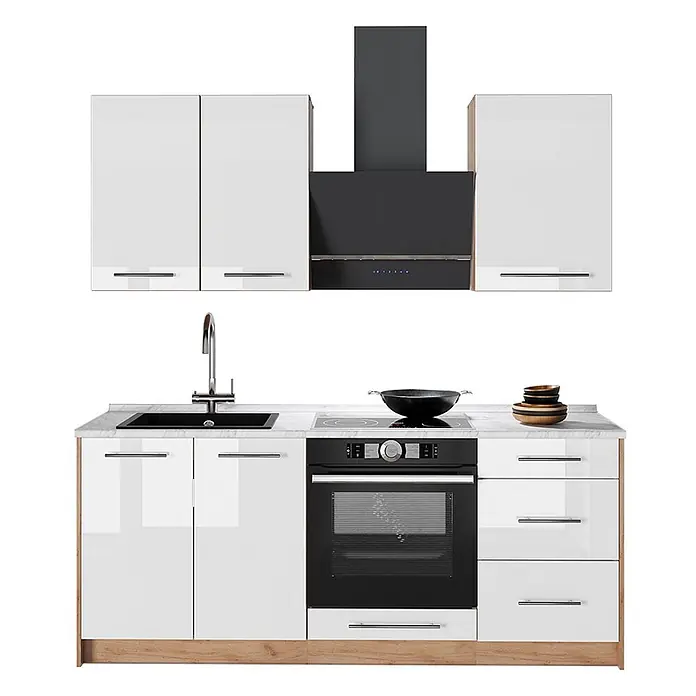 Vicco Singleküche - Breite: 190 cm, Weiß Hochglanz, Mit AP Eiche - Moderne Küchenzeile mit weißen Hochglanzschränken, schwarzem Backofen, Kochfeld, Spüle und Dunstabzugshaube auf Marmor-Arbeitsplatte.