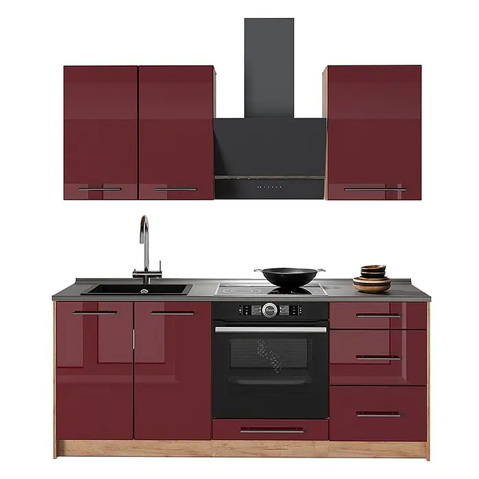 Vicco Singleküche - Breite: 190 cm, Bordeaux Hochglanz, Mit AP Eiche - Dunkelrote modulare Küchenzeile mit Spüle, Backofen, Kochfeld und dunkelgrauer Dunstabzugshaube.
