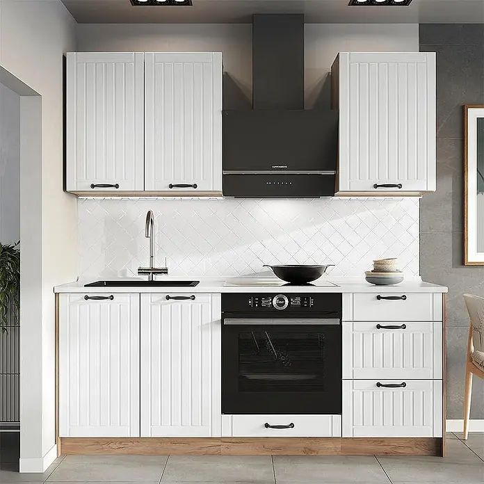 Vicco Singleküche - Breite: 190 cm, Weiß Landhaus, Ohne AP - Moderne weiße Küche mit geriffelten Schränken, schwarzen Geräten und Holzsockel. Mit Einbauofen, Spüle und Dunstabzugshaube.