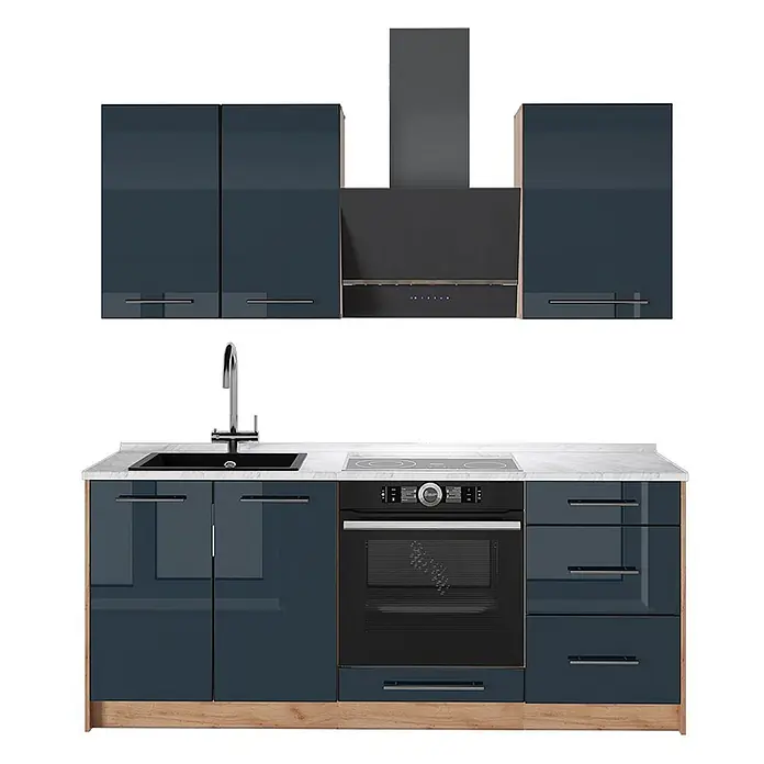 Vicco Singleküche - Breite: 190 cm, Dunkelblau Hochglanz, Mit AP Marmor - Moderne dunkelblaue Hochglanzküche mit hellem Holzsockel, weißer Marmor-Arbeitsplatte, Spüle, Backofen, Kochfeld und passender Dunstabzugshaube.