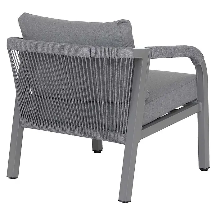 Mendler Aluminium Lounge-Set HWC-P82 Stoff/Textil - hellgrau -  - Grauer Outdoor-Sessel mit Metallrahmen, geflochtener Seil-Rückenlehne und Armlehnen sowie grauen Kissen.