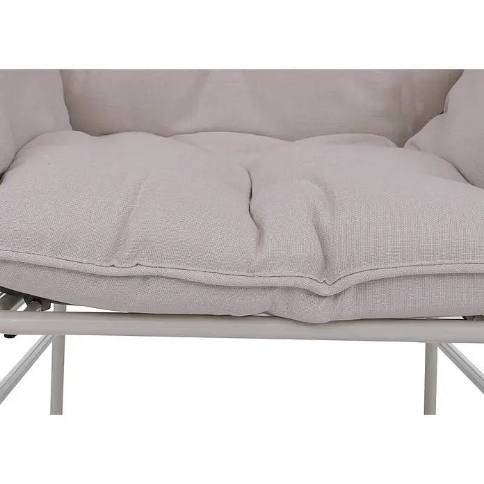 Mendler Loungemöbel-Set HWC-P75 - 3 -tlg., Metall, Hellgrau, Polster beige, Hellgrau, Polster beige - Helle beige Stoffpolster auf einem Stuhl, mit plüschiger Textur und Nähten.