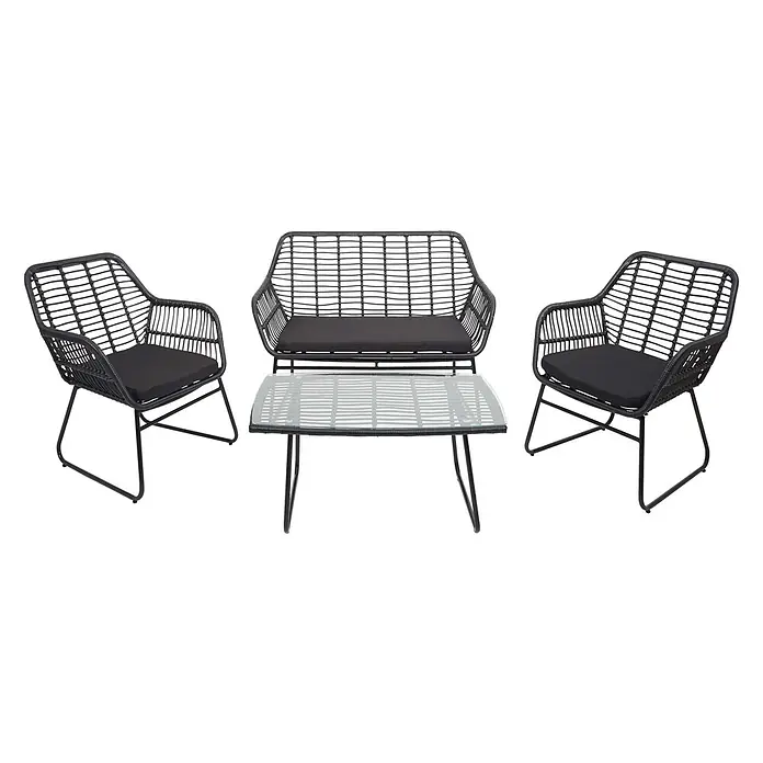Mendler Loungemöbel-Set HWC-G17 - 4 -tlg., Polyrattan, Anthrazit, Polster anthrazit ohne Dekokissen, Anthrazit, Polster anthrazit - Schwarze Rattan-Gartenmöbel: zwei Sessel, ein Zweisitzer-Sofa mit schwarzen Kissen und ein Couchtisch mit Glasplatte.