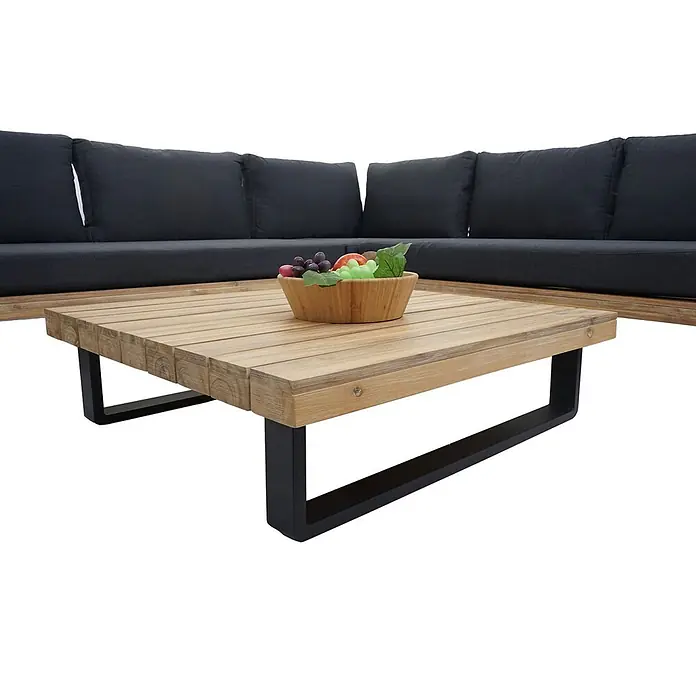Mendler Garten-Garnitur HWC-H54 Akazie Alu - Hellbraun, Polster dunkelgrau -  - Garten-Ecksofa mit schwarzen Kissen und Holztisch mit schwarzen Beinen, darauf eine Obstschale.