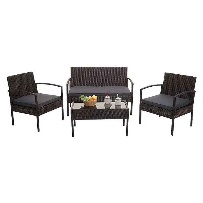 Mendler Loungemöbel-Set HWC-F56 - 4 -tlg., Polyrattan, Braun, Kissen dunkelgrau, Braun, dunkelgrau - Dunkelbraunes Rattan-Gartenmöbelset mit Sofa, zwei Sesseln und Couchtisch mit Glasplatte, dazu dunkelgraue Polster.