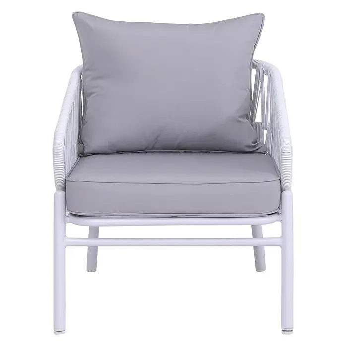 Mendler Gartensessel HWC-P90 - 1 Stk., Metall, Hellgrau, B x T x H: 64 x 70 x 67 cm - Weißer Outdoor-Sessel mit geflochtenen Details und grauen Sitz- und Rückenkissen.