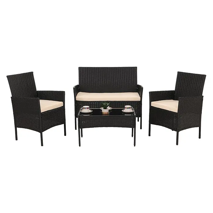 Mendler Loungemöbel-Set HWC-N98 - 4 -tlg., Polyrattan, Anthrazit, Kissen creme, Anthrazit, creme - 4-teiliges schwarzes Rattan-Gartenmöbelset: zwei Sessel, ein Zweisitzer-Sofa mit beigen Kissen und ein Couchtisch mit Glasplatte.