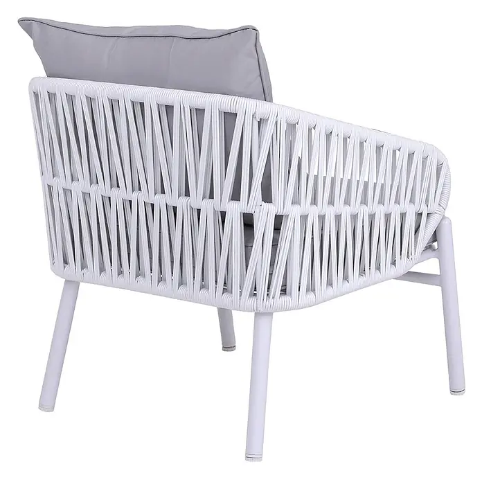 Mendler Gartensessel HWC-P90 - 1 Stk., Metall, Hellgrau, B x T x H: 64 x 70 x 67 cm - Weißer geflochtener Outdoor-Sessel mit grauen Kissen und Metallbeinen.