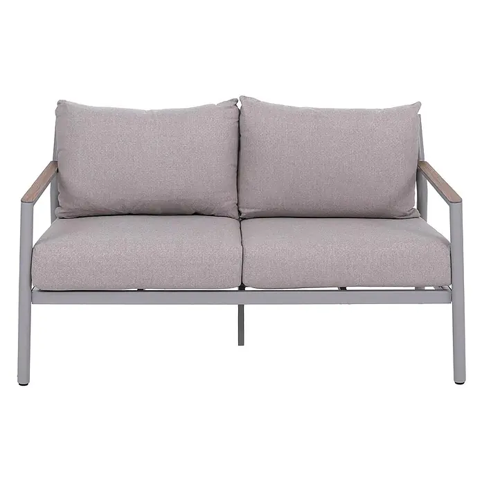 Mendler Loungemöbel-Set HWC-P79 - 4 -tlg., Metall, Creme-beige, Creme-beige - Zweisitziges Outdoor-Sofa mit hellgrauen Kissen, grauem Metallrahmen und Holzarmlehnen.