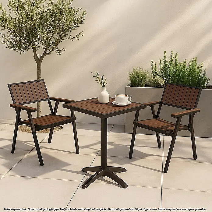 Mendler Gartenstuhl-Set HWC-J95 - 2 Stk., Metall, Dunkelbraun, B x T x H: 57 x 53 x 87 cm - Dunkelbraunes Lamellen-Bistroset mit quadratischem Tisch und zwei Stühlen auf einer Terrasse.