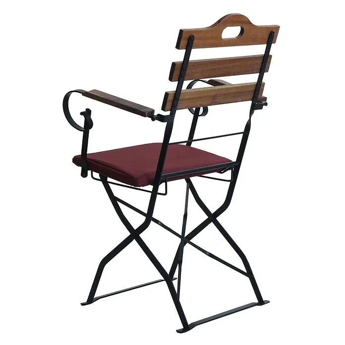 Mendler Gartenstuhl-Set HWC-J40 - 2 Stk., Holz, Hellbraun, Polster rot, B x T x H: 58 x 45 x 105 cm - Klappbarer Sessel mit schwarzem Metallgestell, Holzlatten an Rückenlehne und Armlehnen sowie einem dunkelroten Kissen.