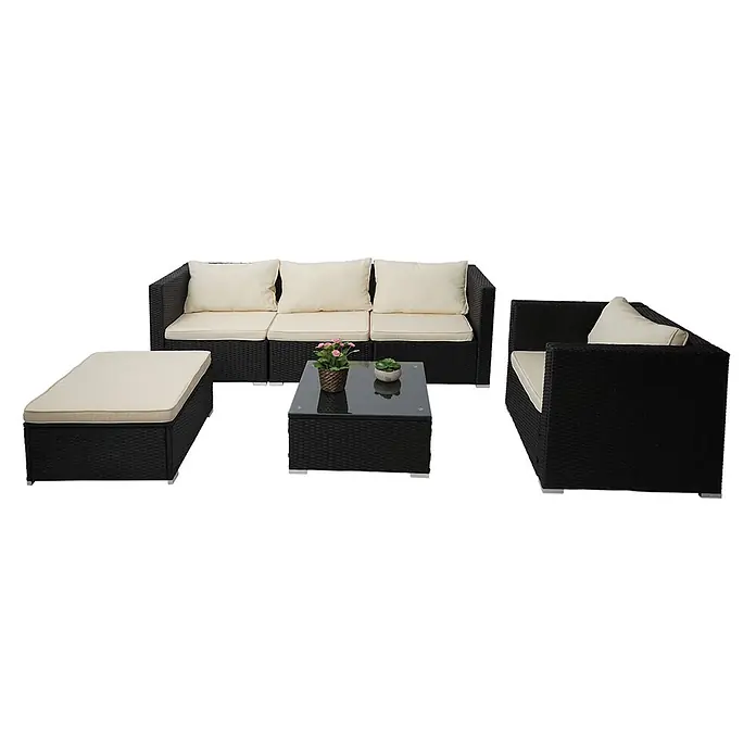 Mendler Poly-Rattan-Garnitur Brescia - schwarz, Kissen Creme -  - Schwarzes Rattan-Gartenmöbelset mit cremefarbenen Kissen und einem Couchtisch mit Glasplatte.