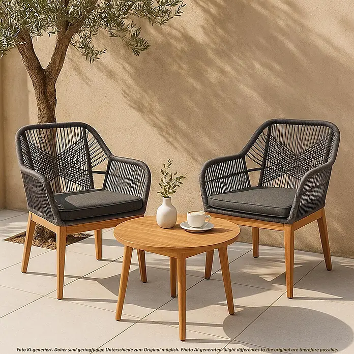 Mendler Gartensessel HWC-H56 - 1 Stk., Holz, Grau, Kissen anthrazit, B x T x H: 58 x 59 x 85 cm - Zwei dunkelgraue Outdoor-Stühle aus Seil und Holz mit passendem runden Couchtisch aus Holz auf einer Terrasse.