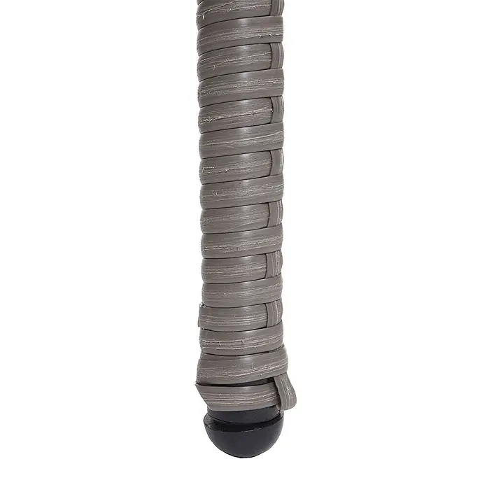 Mendler 2er-Set Poly-Rattan Stuhl HWC-G19 - grau, Kissen dunkelgrau -  - Ein graues, geflochtenes Rattan-Möbelbein mit schwarzer Fußkappe.
