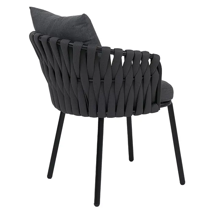 Mendler Gartenstuhl-Set HWC-P89 - 2 Stk., Metall, Anthrazit, B x T x H: 56 x 57 x 71 cm - Dunkelgrauer Outdoor-Sessel mit geflochtener Rückenlehne, passenden Kissen und schwarzen Metallbeinen.