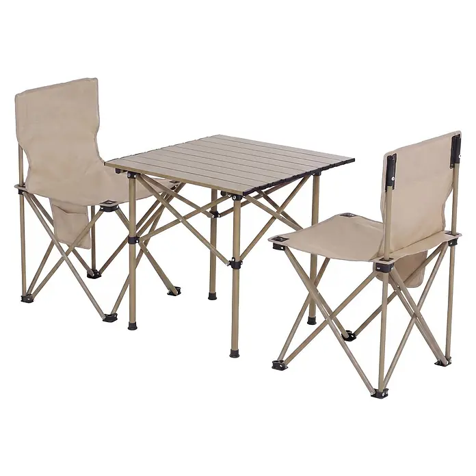 Mendler Campingset HWC-Q39 Tisch, 2x Stuhl, Metall Stoff - creme -  - Klappbarer Campingtisch mit zwei Stühlen. Beige Stoffsitze und eine hellbraune Lamellenplatte auf einem Metallgestell, ideal für den Außenbereich.