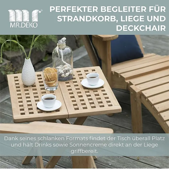 Beistelltisch Devon Teak Eckig -  - Ein klappbarer Holztisch (Teak) mit Tassen und Keksen neben einer Liege.
