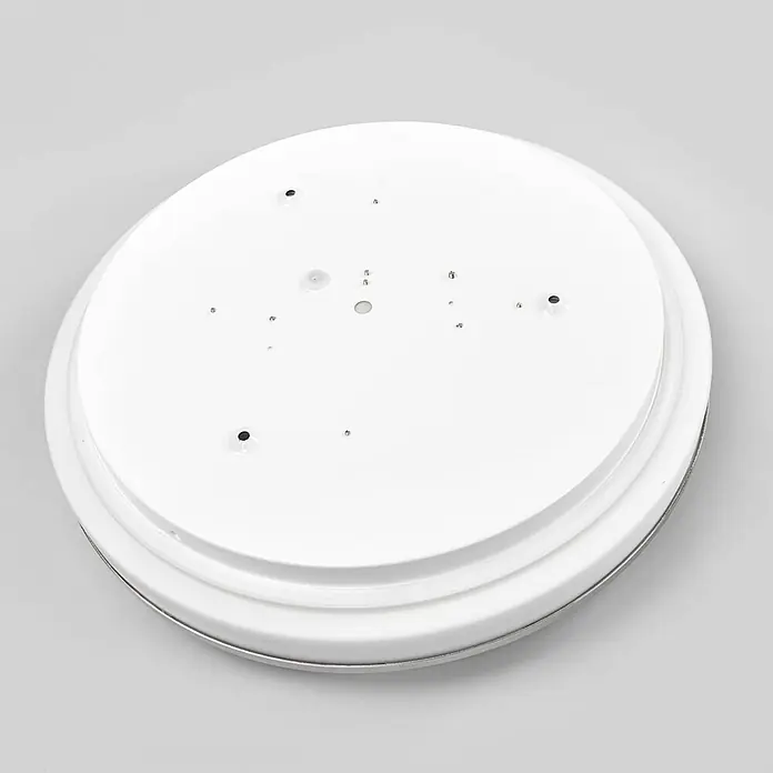 Lindby LED Deckenlampe in weiß, chrom, Deckenleuchte rund -  - Weiße runde Deckenleuchte (Rückansicht) mit Befestigungslöchern.