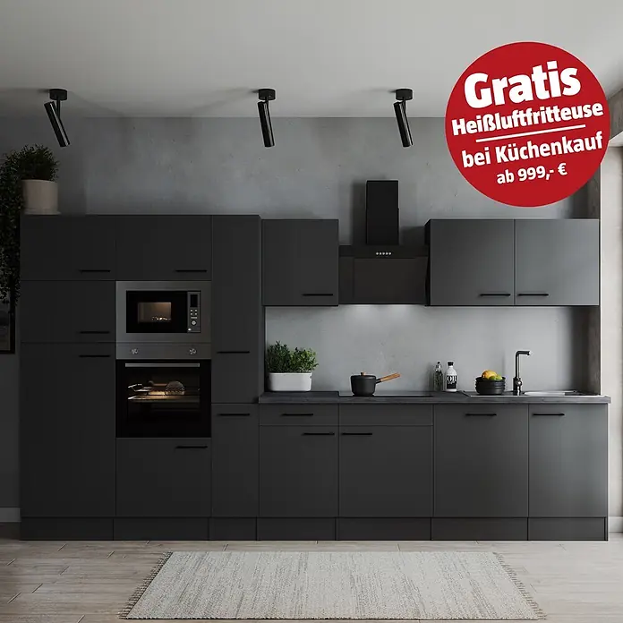 Respekta Olivia Küchenzeile - Breite: 370 cm, Grau, Farbe Arbeitsplatte: Granit Optik, Mit Elektrogeräten, Schwarze Griffe - Eine moderne, matt schwarze Einbauküche mit integrierten Geräten wie Backofen, Mikrowelle und Spüle.