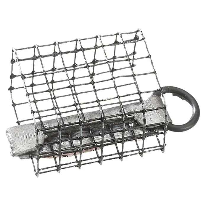Westline Futterkorb - Rechteckig, 25 g, Maschenweite: 5 mm - Nahaufnahme eines Futterkorbs mit Bleigewicht und Öse, ideal zum Anfüttern beim Angeln. Perfekt für präzise Köderplatzierung.