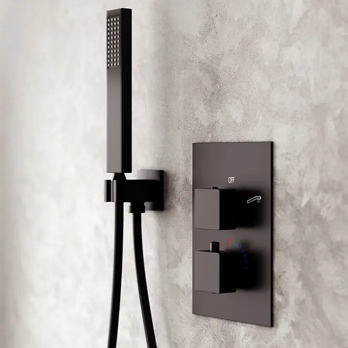 Komplettes Duschsystem Thermostatisch ADOUR Unterputz Armatur Wasserhahn mit Kopfbrause in Schwarz -  - Mattschwarzes wandmontiertes Duschset mit eckiger Handbrause und Thermostatmischer mit zwei quadratischen Bedienelementen.
