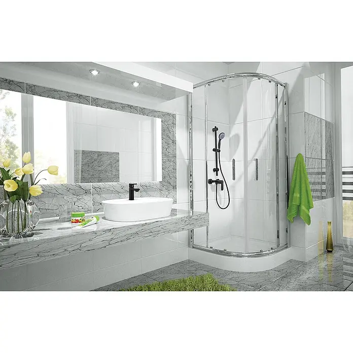 Brausearmatur Wasserhahn SIROS Brausebatterie für Badezimmer in Schwarz -  - Modernes Badezimmer mit Eckdusche, schwarzem Wasserhahn und Marmorwaschtisch.