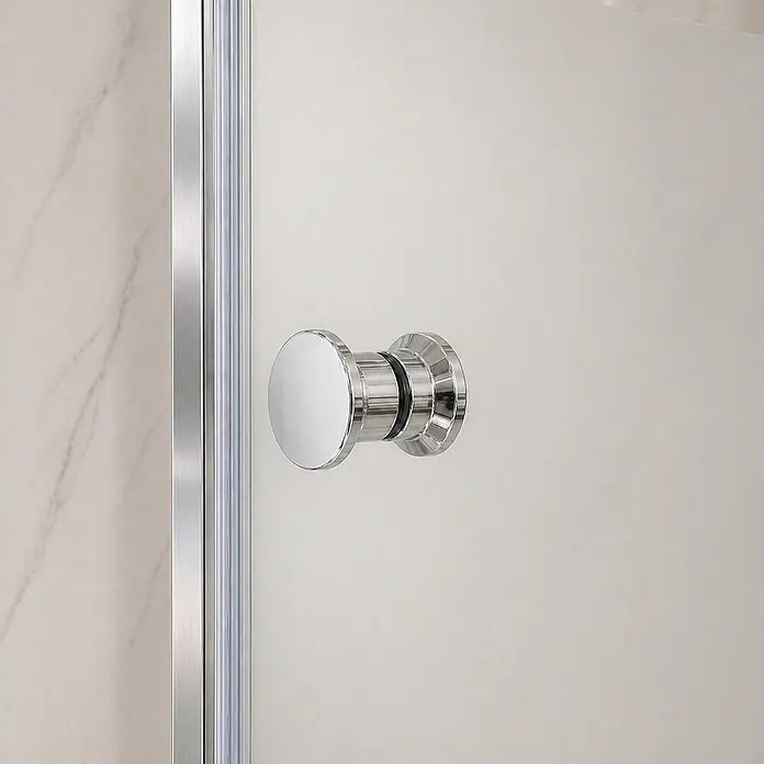 Onbath's Duschwand - B x H: 130 x 195 cm, Beschichtet, Chrom-Silber - Runder Griff aus poliertem Chrom an einer Duschkabinentür aus Milchglas.