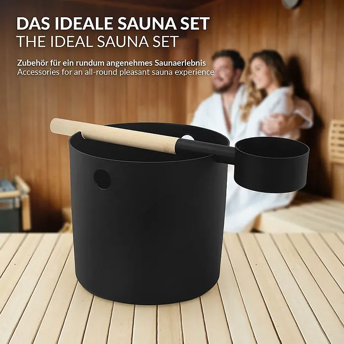 LuxeBath Sauna-Zubehör-Set - Aluminium - Schwarzer Saunaeimer und Schöpfkelle mit Holzgriff, in einer Sauna.