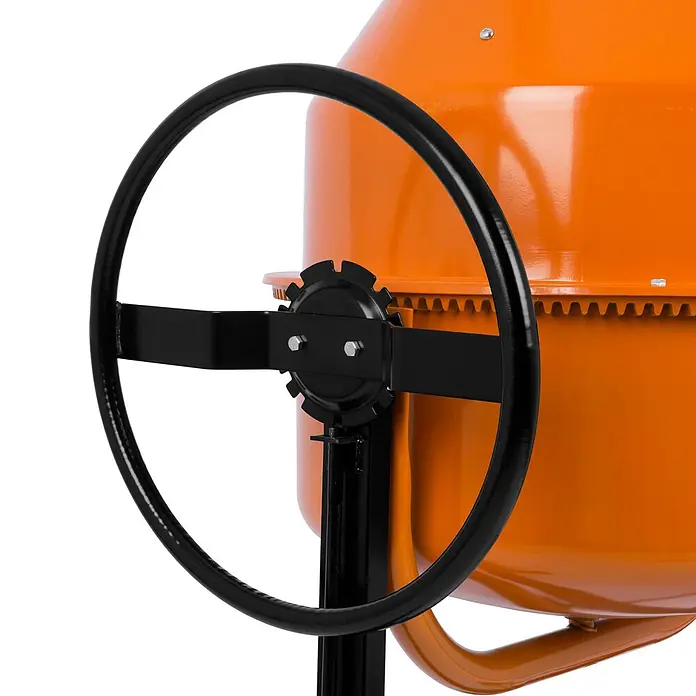 EBERTH Elektro-Betonmischer Betonmischer 140 L, 550 W, 230 V, Stahlzahnkranz - L x B x H: 117 x 63 x 135 cm, 140 l, 550 W - Schwarzes Bedienrad mit sternförmigem Antriebsmechanismus an einem orangefarbenen Zementmischer.