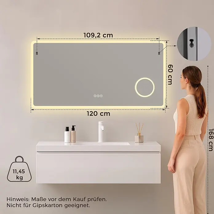Badspiegel LED 120 x 60 cm, Bluetooth, 3-fach Vergrößerung, Anti-Beschlag -  - Rechteckiger LED-Spiegel mit Touch-Steuerung und Vergrößerungsspiegel über einem Waschtisch, eine Frau daneben zeigt die Größe.